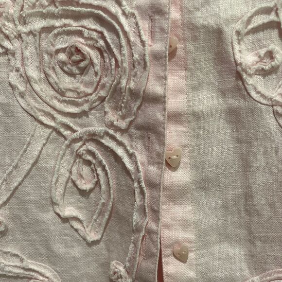 Per Una  Marks and Spencer Linen Raised Flowers Blouse Heart Shaped Buttons - Picture 6 of 11
